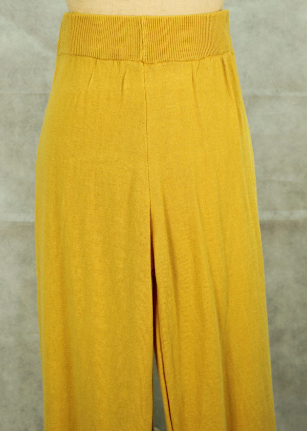 pantalon-amarillo-medio